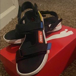 Women size 6 Puma sandal super comfortable material good quality sandal